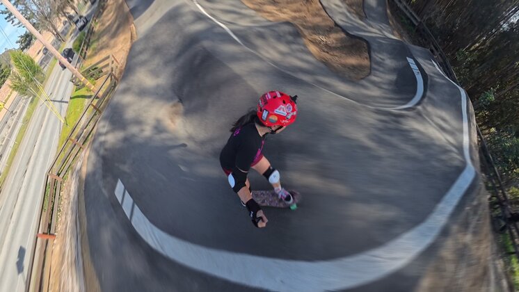 Efekt ujęcia z Insta360 X5 podczas jazdy Judi Oyamy